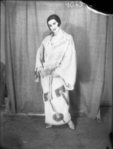 Надія Титаренко Молодь ?