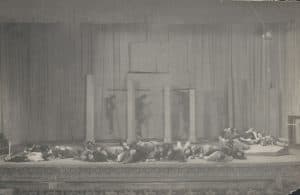 Сцена з вистави. Фінал